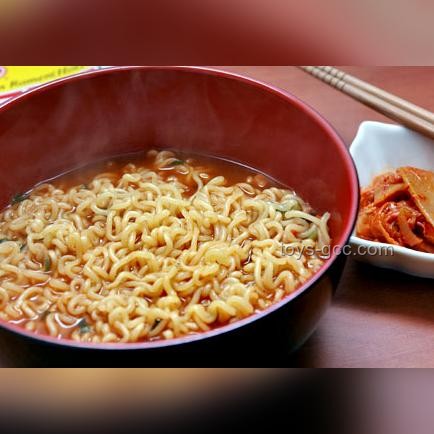 古今味蕾大碰撞：腐乳VS方便面调料，谁鲜胜一筹？🧠🍜